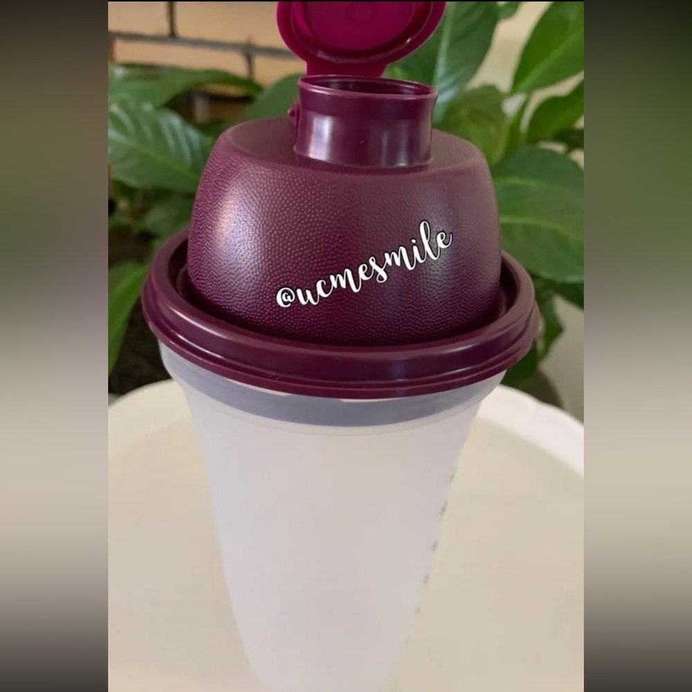 Tupperware Quick Shake - Blender / Mixer / Shaker Cup